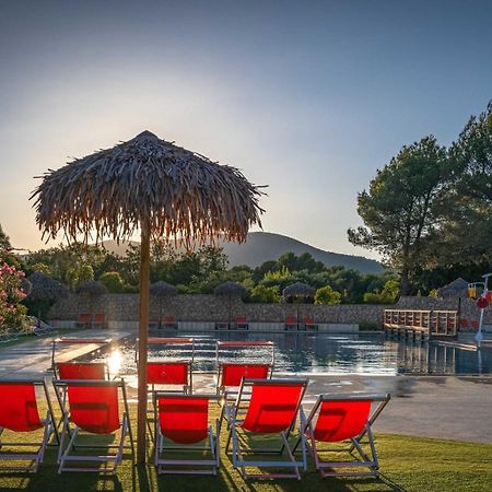 Camping Les Hautes Prairies Lourmarin Exterior photo